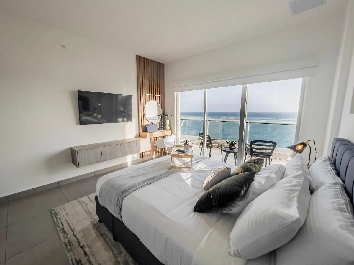 Upscaled And Modern Oceanfront Apartment Oranjestad