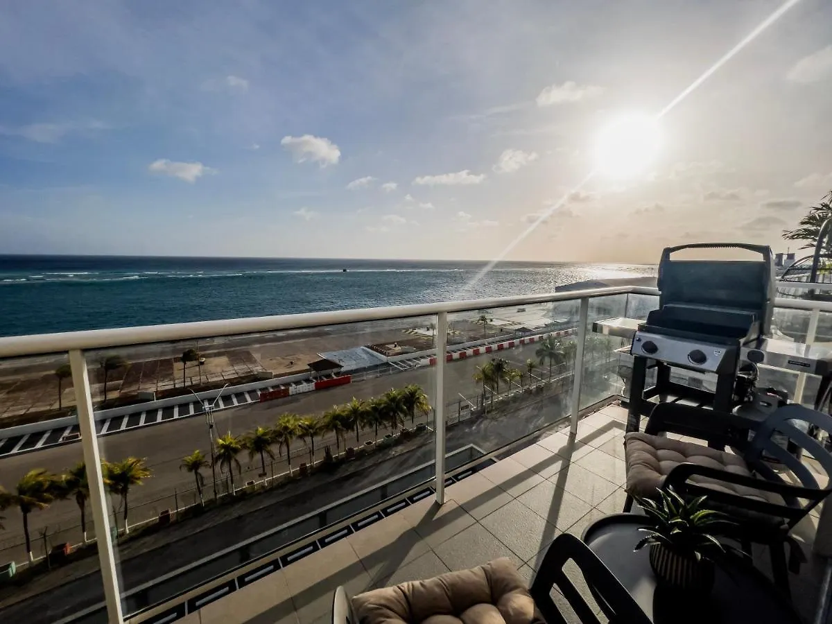 Upscaled And Modern Oceanfront Apartment Oranjestad