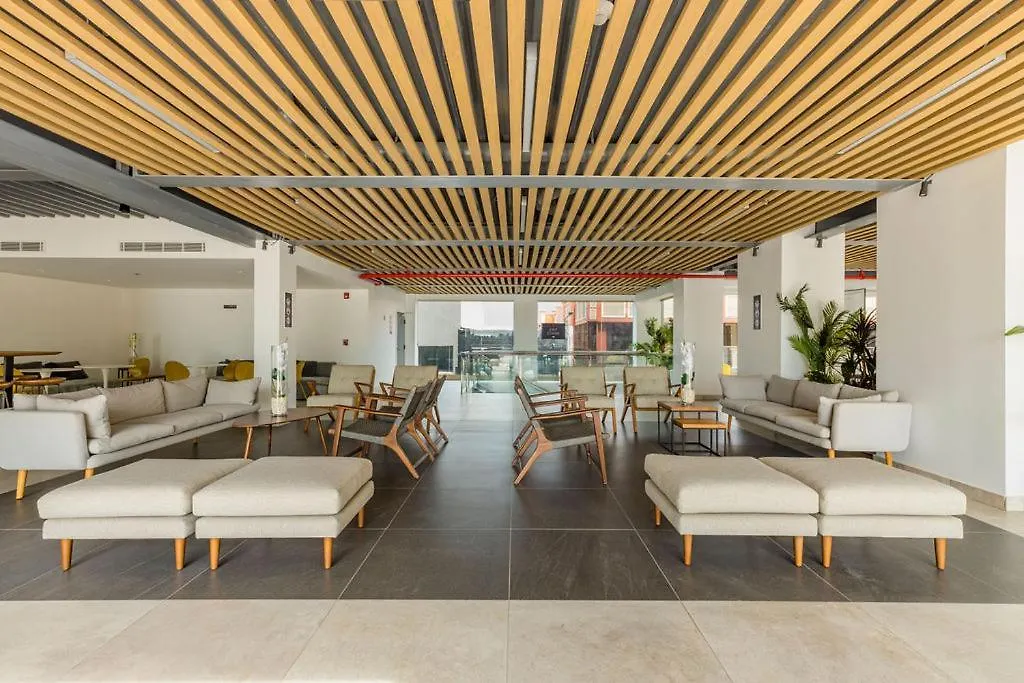 Upscaled And Modern Oceanfront Apartment Oranjestad