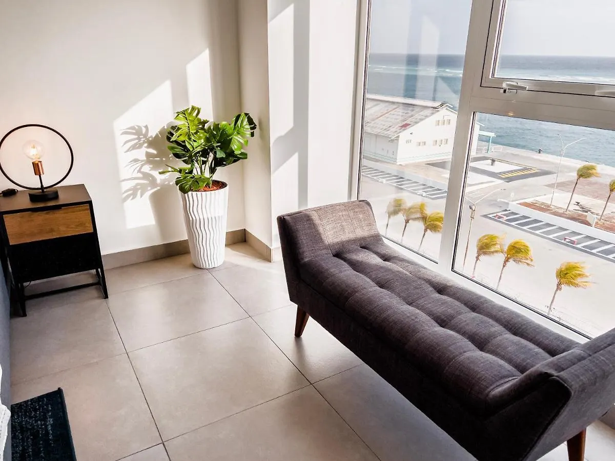 Upscaled And Modern Oceanfront Apartment Oranjestad