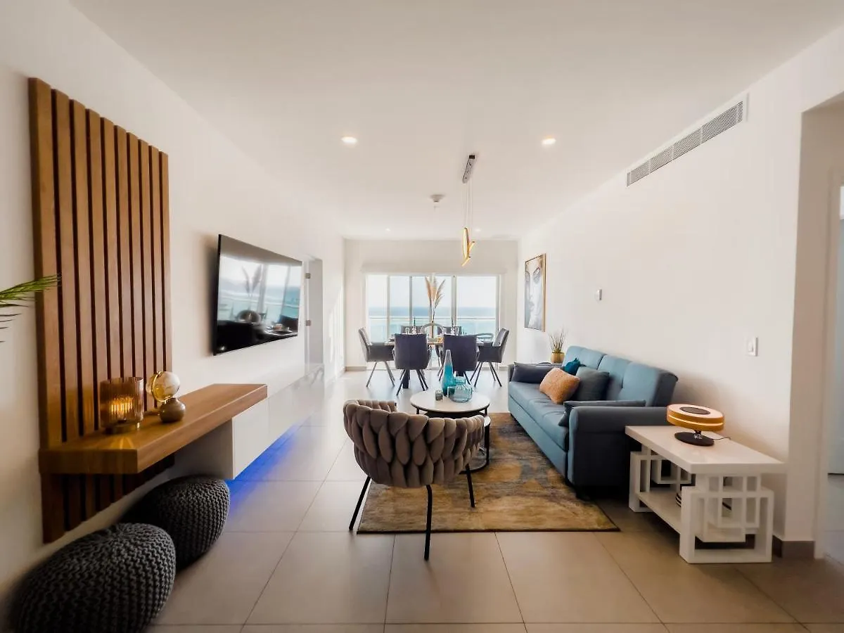 Upscaled And Modern Oceanfront Apartment Oranjestad