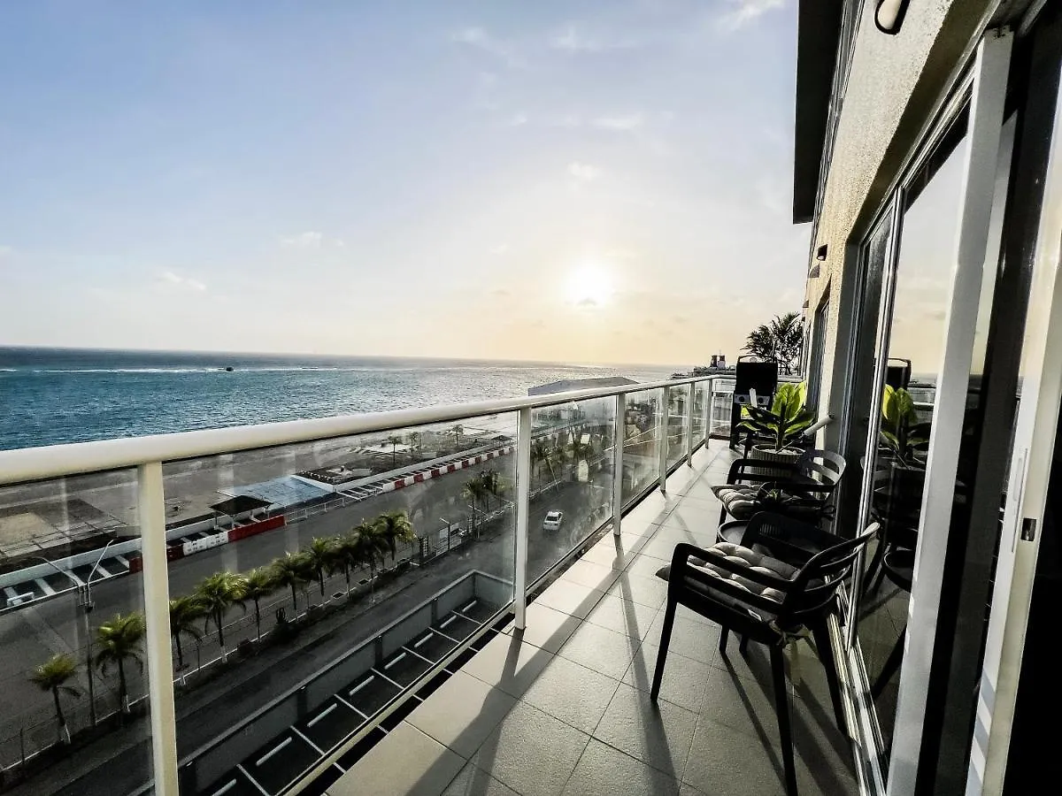 Upscaled And Modern Oceanfront Apartment Oranjestad