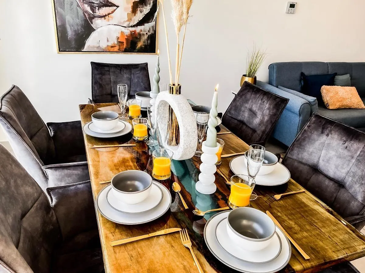 Upscaled And Modern Oceanfront Apartment Oranjestad